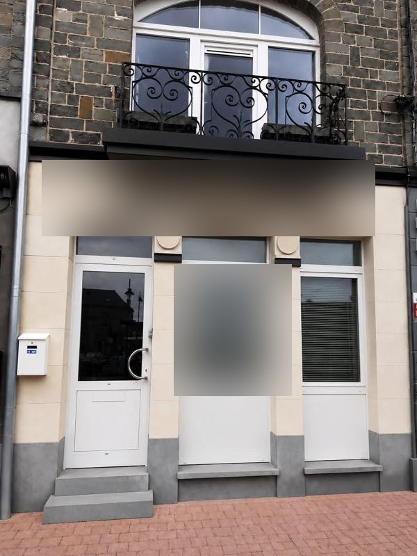 La façade de Bar à Pâtes Démo, Place Centrale à Ville-Exemple